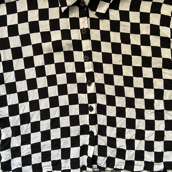 Forever 21 Women’s Checkered Button Up Shirt - Picture 2 of 4
